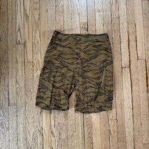 Patagonia Dirt Craft Shorts with Liner, Size 33, Mulch Brown